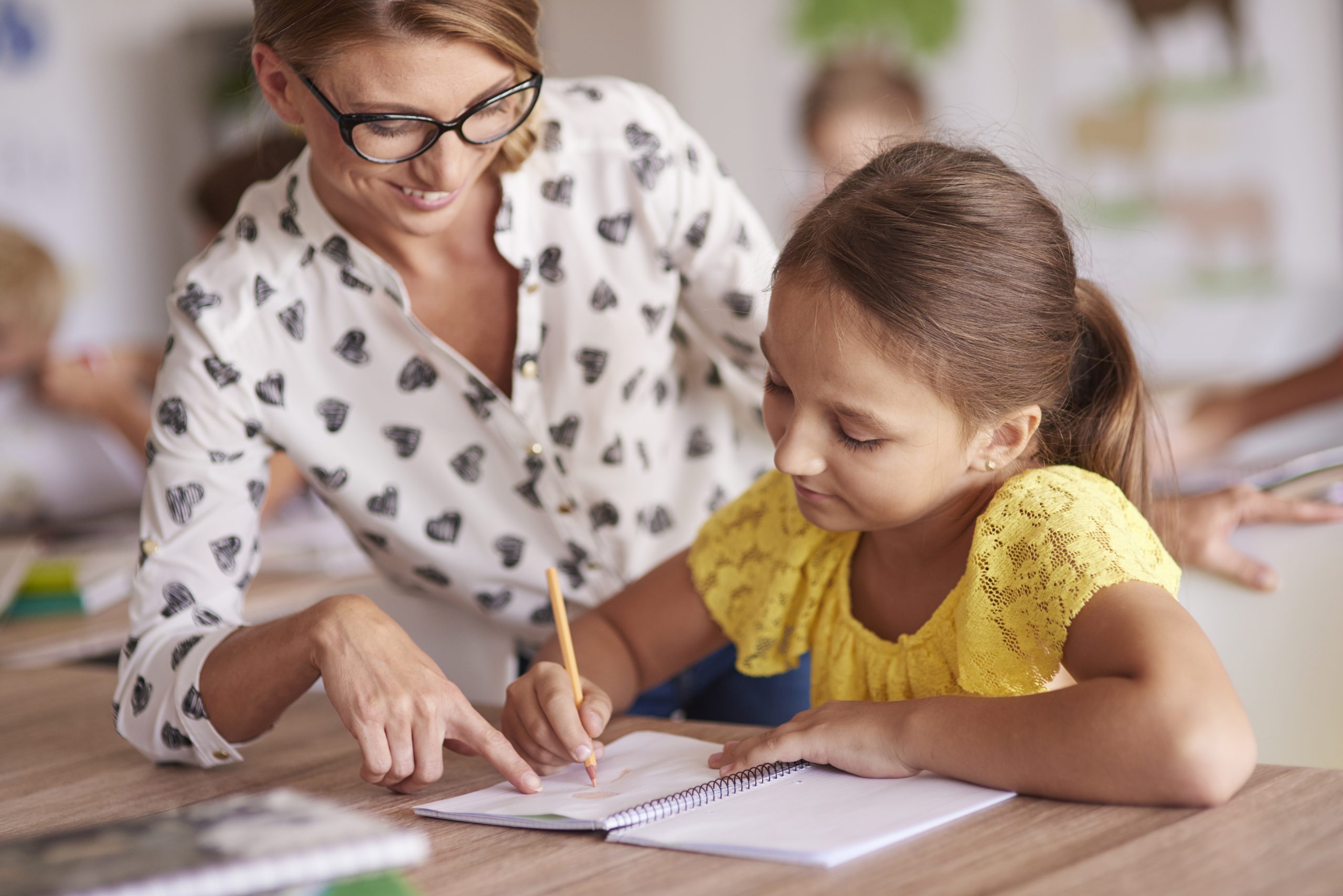 Inicio cheerful teacher helping her student
